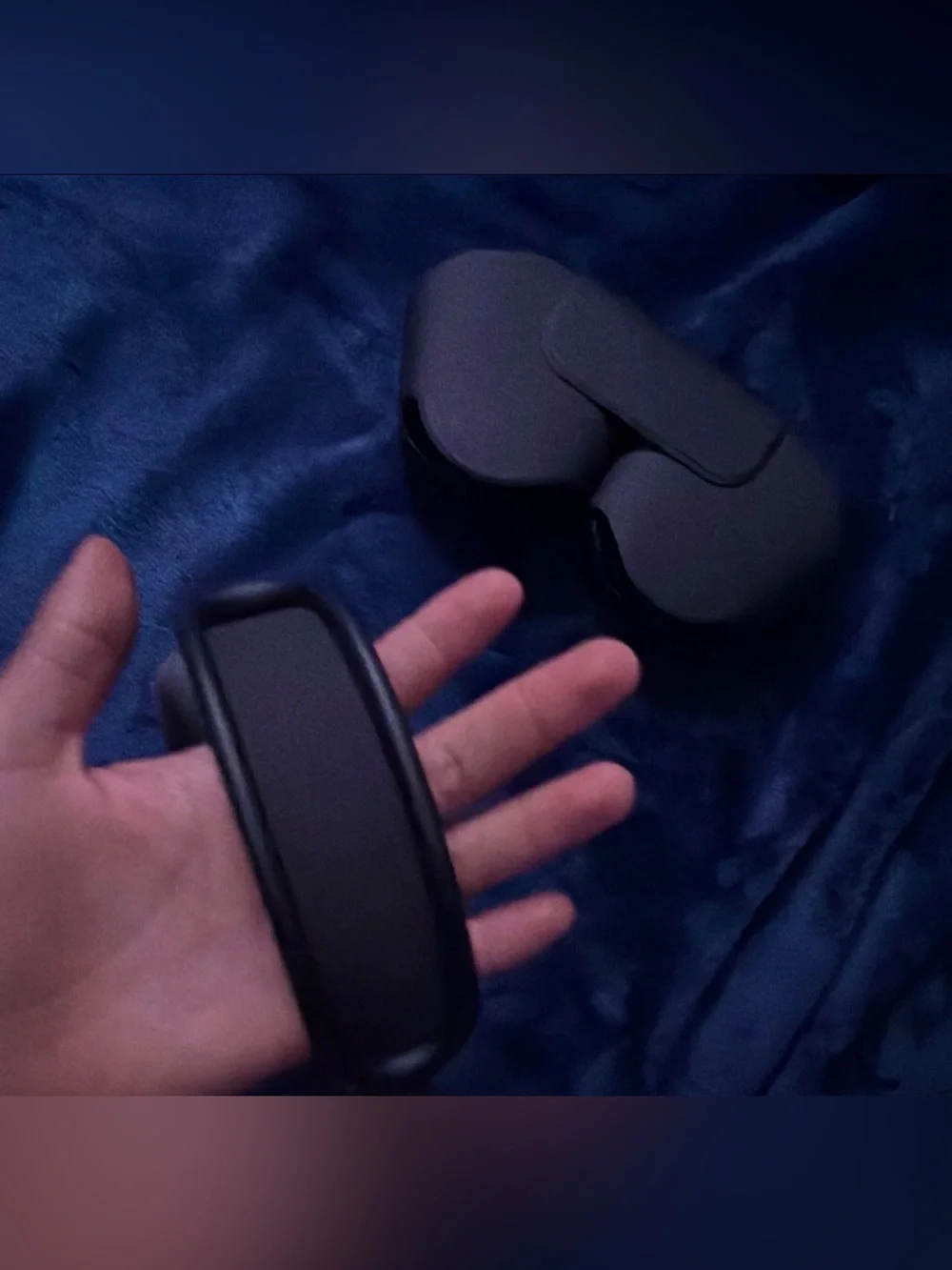 Apple Over-Ear Headphones in Black